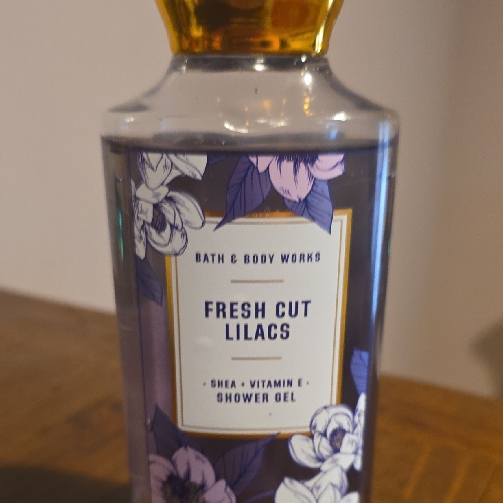 Bath & Body Works Fresh Cut Lilacs Shower Gel - Picture 3 of 5